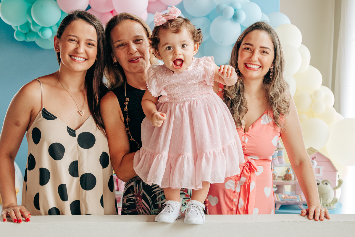 Aniversário infantil decoração luxo galinha pintadinha 1 ano em florianopolis sc scotti produções fotografa thayane peters fotografia especializada em familias doces personalizados