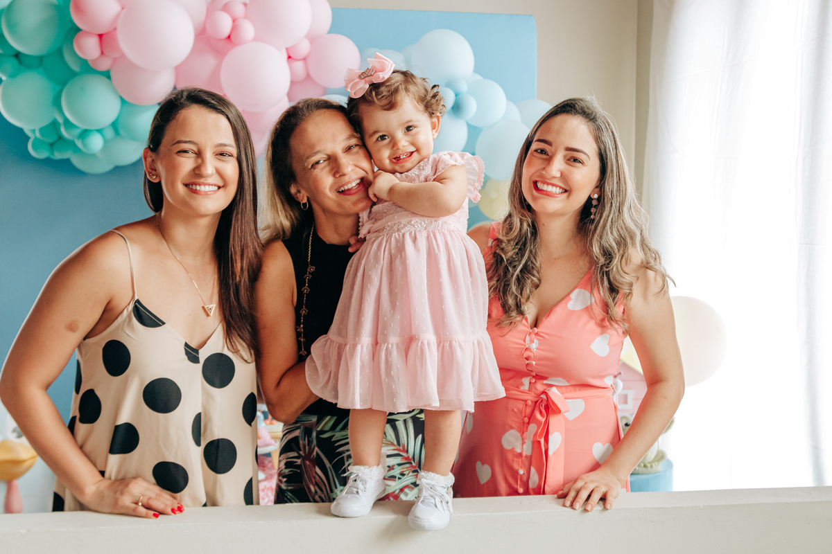 Aniversário infantil decoração luxo galinha pintadinha 1 ano em florianopolis sc scotti produções fotografa thayane peters fotografia especializada em familias doces personalizados