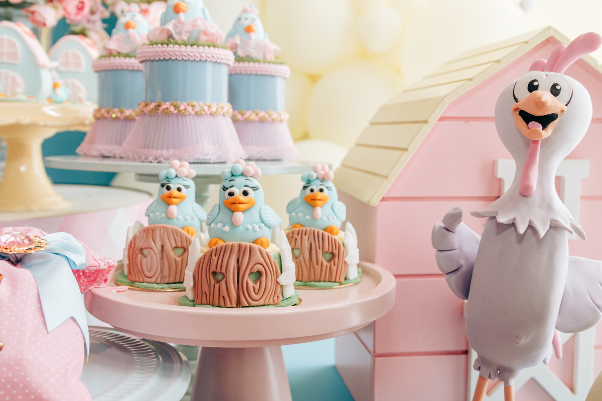 Aniversário infantil decoração luxo galinha pintadinha 1 ano em florianopolis sc scotti produções fotografa thayane peters fotografia especializada em familias doces personalizados