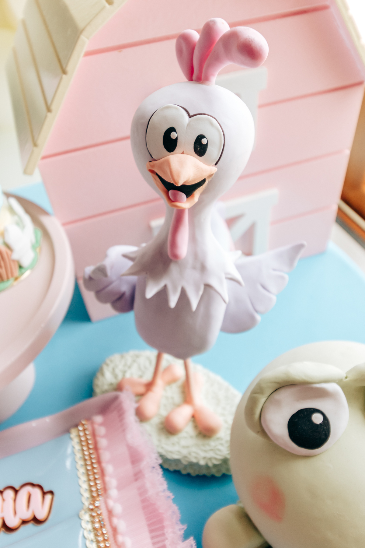 Aniversário infantil decoração luxo galinha pintadinha 1 ano em florianopolis sc scotti produções fotografa thayane peters fotografia especializada em familias doces personalizados