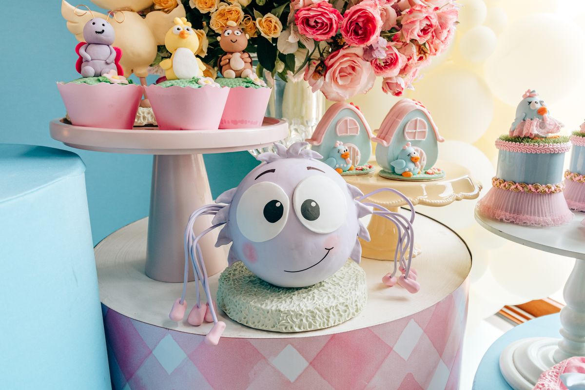 Aniversário infantil decoração luxo galinha pintadinha 1 ano em florianopolis sc scotti produções fotografa thayane peters fotografia especializada em familias doces personalizados