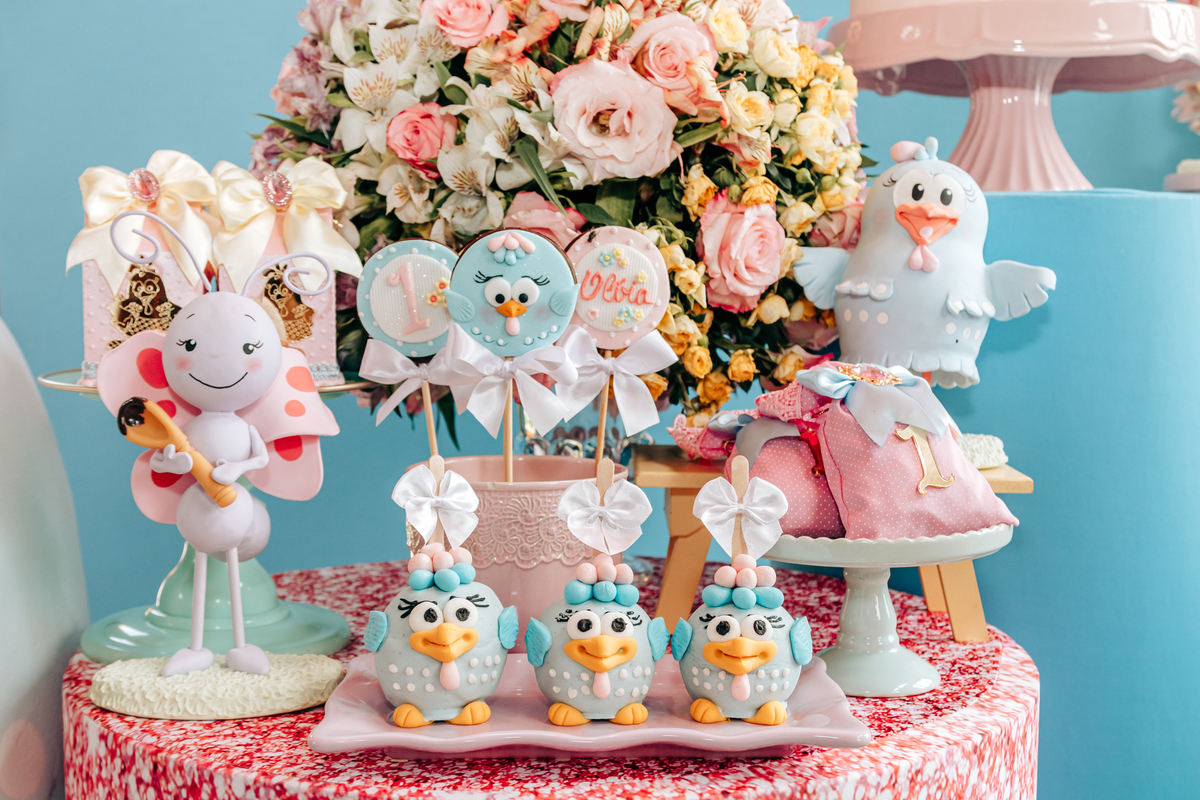 Aniversário infantil decoração luxo galinha pintadinha 1 ano em florianopolis sc scotti produções fotografa thayane peters fotografia especializada em familias doces personalizados