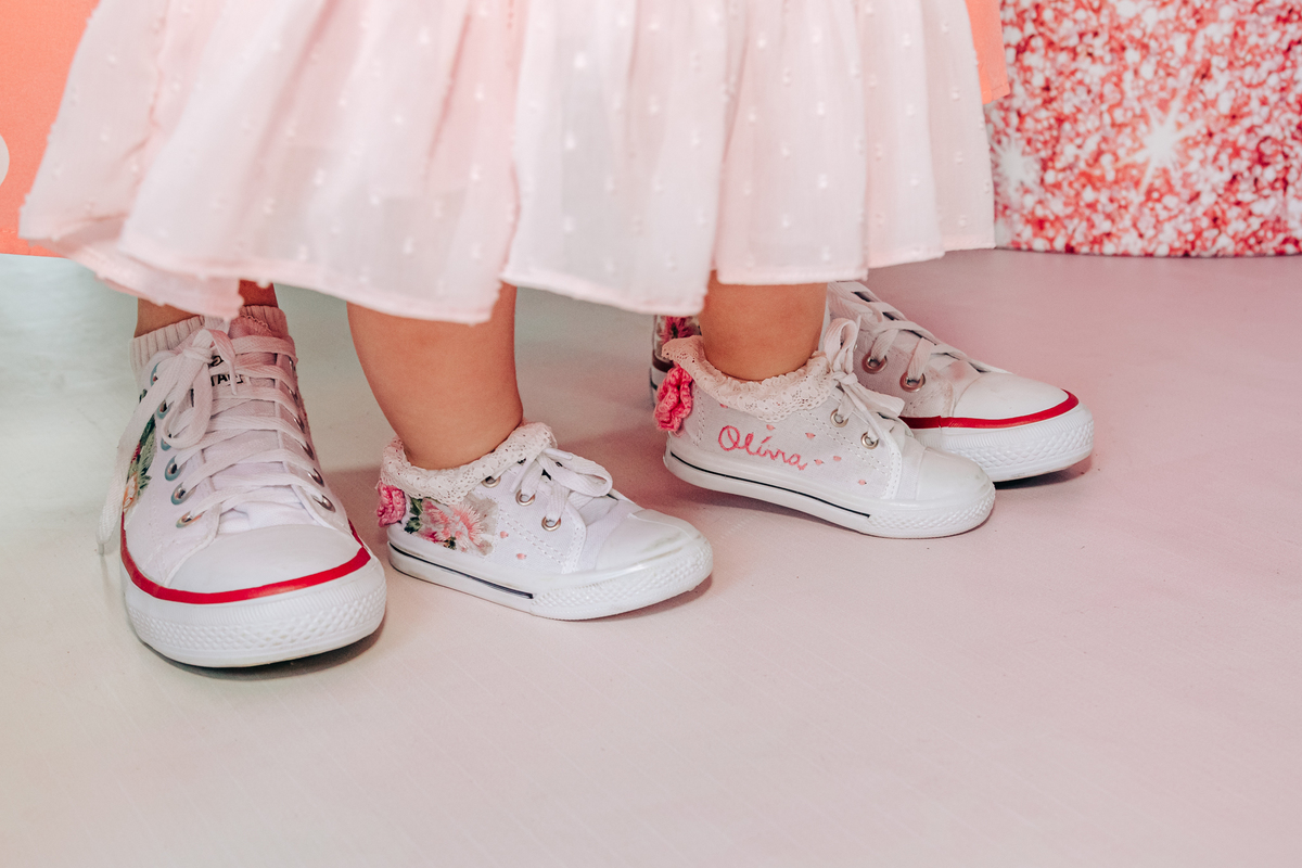 Aniversário infantil decoração luxo galinha pintadinha 1 ano em florianopolis sc scotti produções fotografa thayane peters fotografia especializada em familias doces personalizados tal mãe tal filha