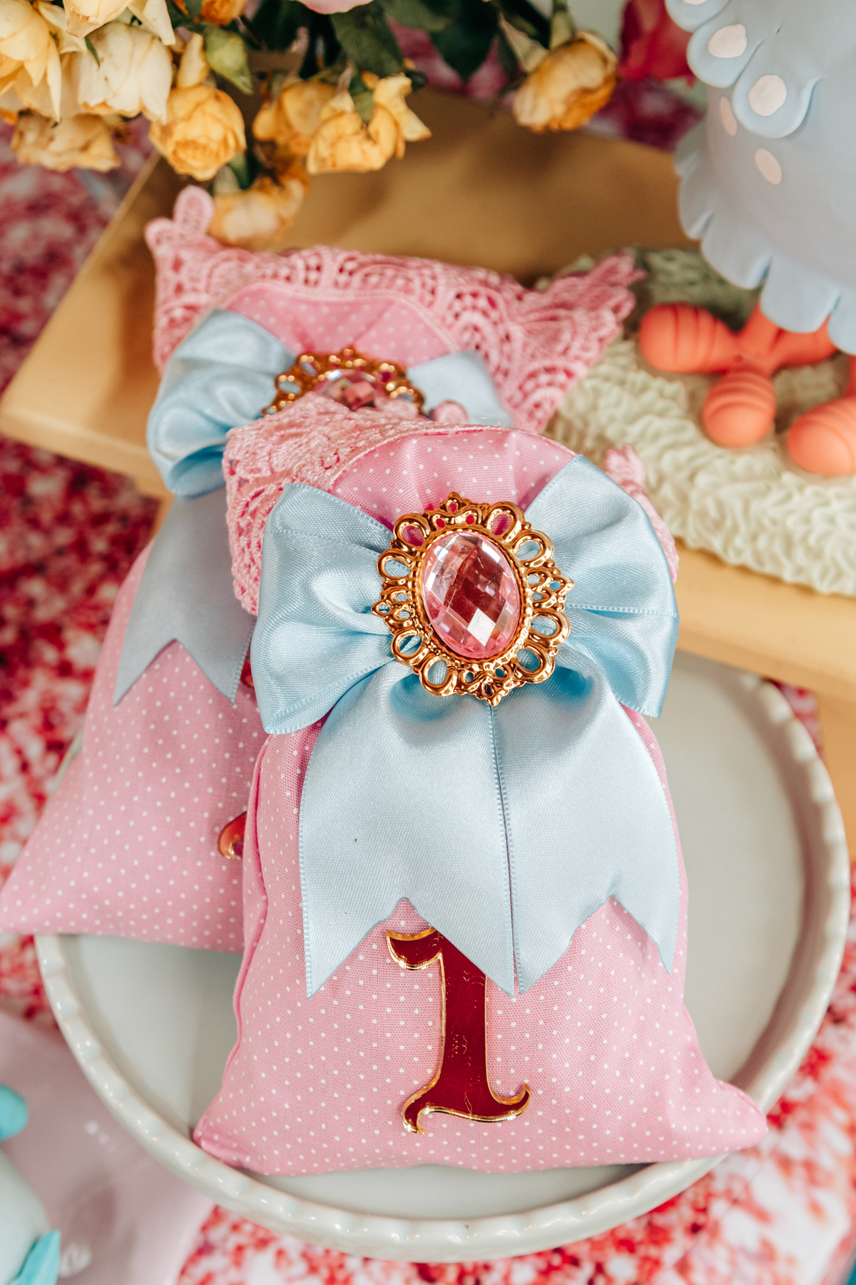 Aniversário infantil decoração luxo galinha pintadinha 1 ano em florianopolis sc scotti produções fotografa thayane peters fotografia especializada em familias doces personalizados