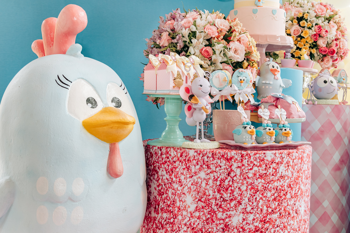 Aniversário infantil decoração luxo galinha pintadinha 1 ano em florianopolis sc scotti produções fotografa thayane peters fotografia especializada em familias doces personalizados