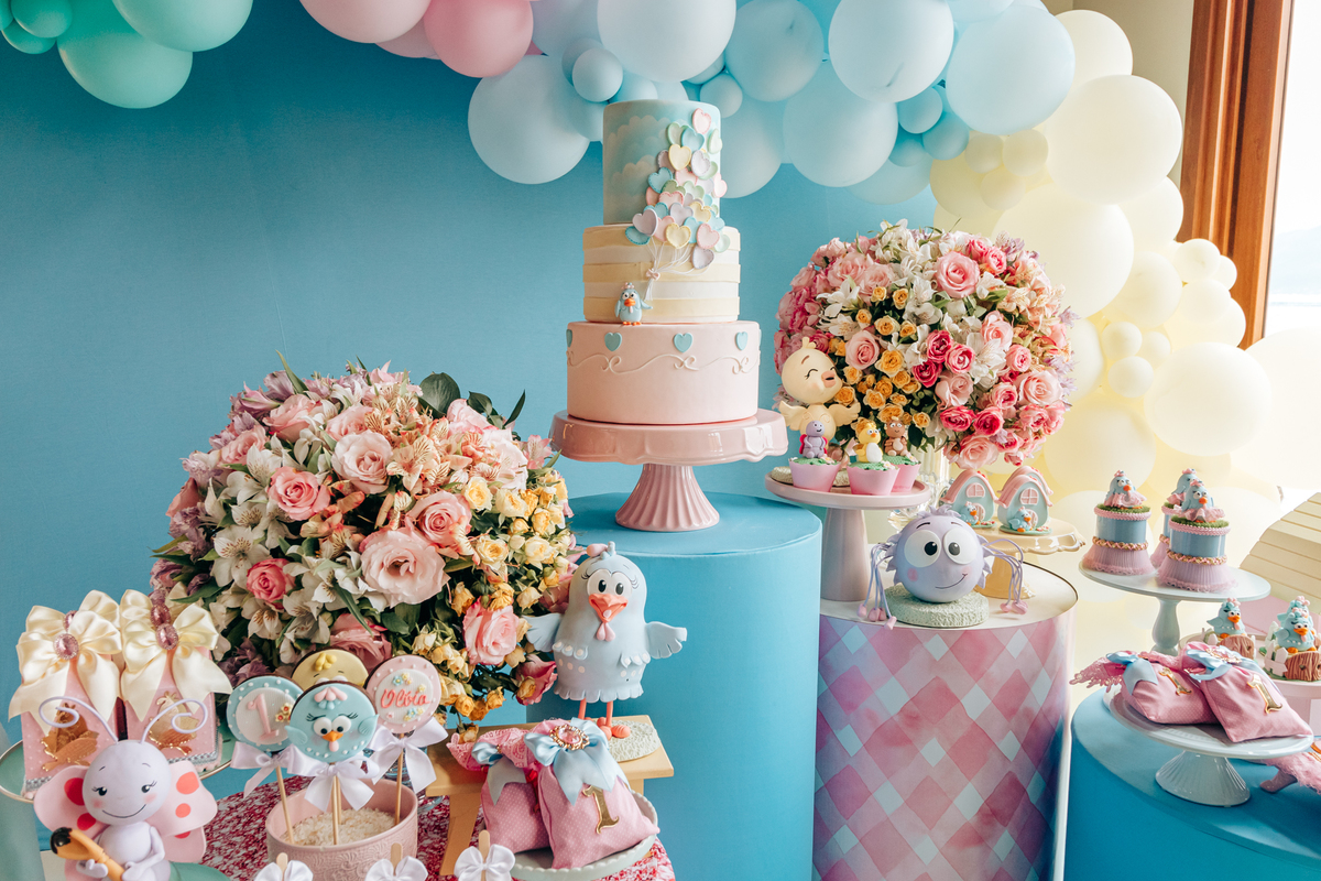 Aniversário infantil decoração luxo galinha pintadinha 1 ano em florianopolis sc scotti produções fotografa thayane peters fotografia especializada em familias