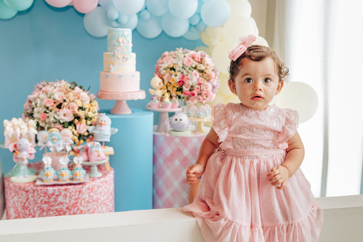 Aniversário infantil decoração luxo galinha pintadinha 1 ano em florianopolis sc scotti produções fotografa thayane peters fotografia especializada em familias doces personalizados