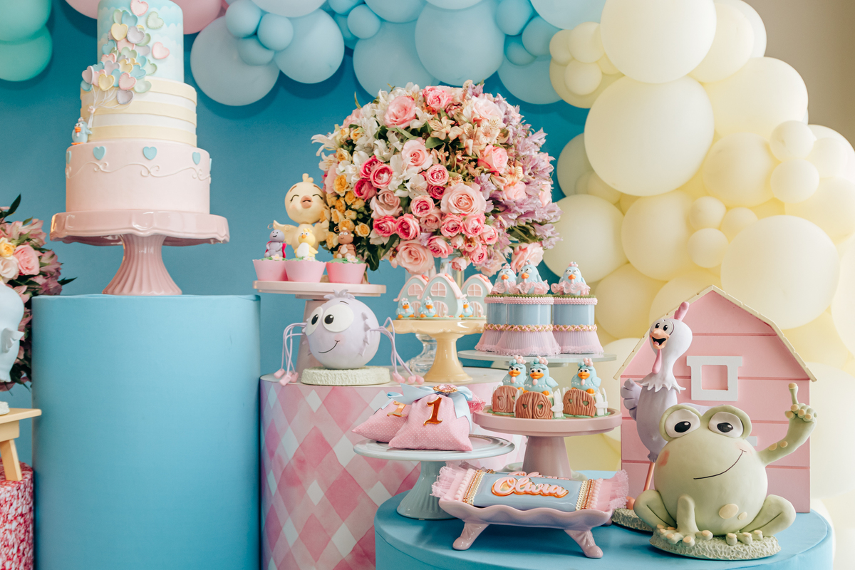 Aniversário infantil decoração luxo galinha pintadinha 1 ano em florianopolis sc scotti produções fotografa thayane peters fotografia especializada em familias