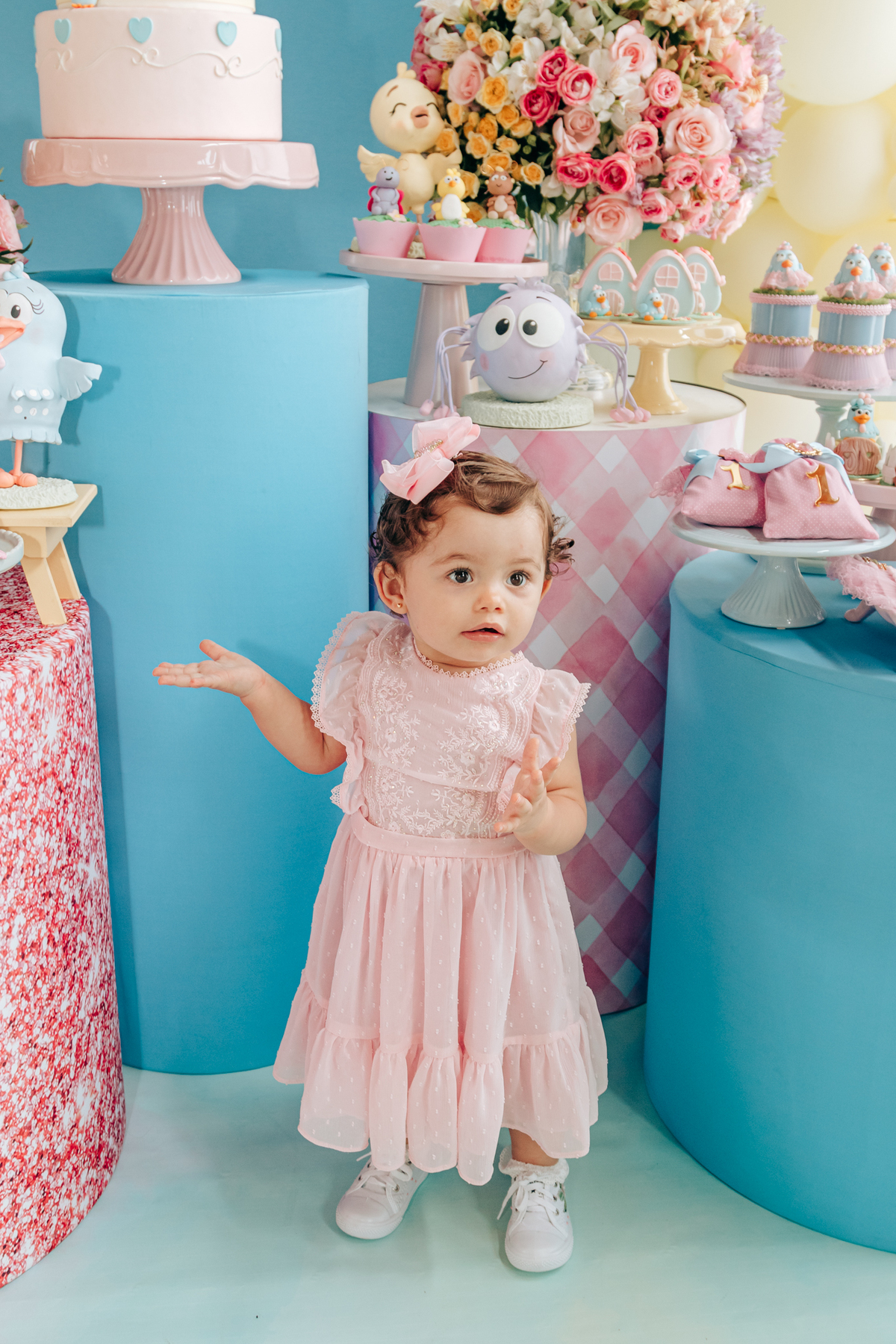 Aniversário infantil decoração luxo galinha pintadinha 1 ano em palhoça florianopolis sc scotti produções fotografa thayane peters fotografia especializada em familias doces personalizados
