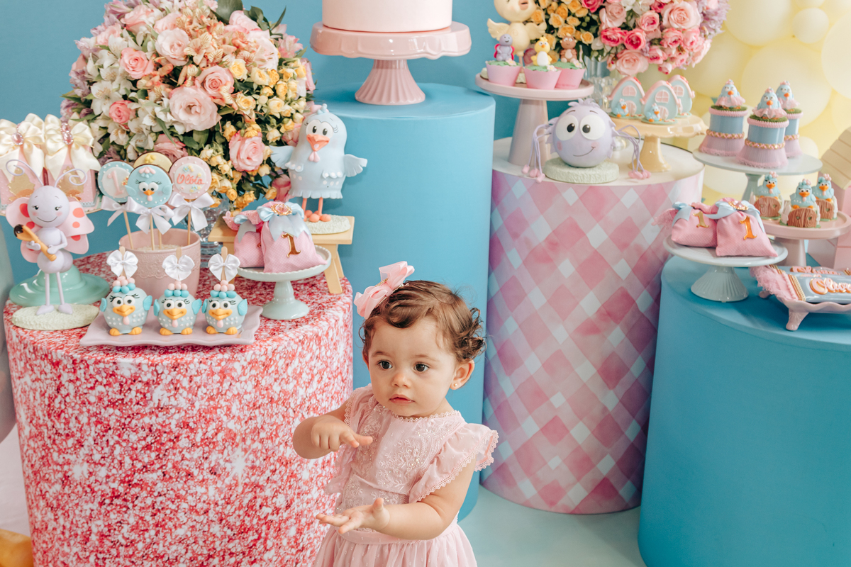 Aniversário infantil decoração luxo galinha pintadinha 1 ano em florianopolis sc scotti produções fotografa thayane peters fotografia especializada em familias doces personalizados