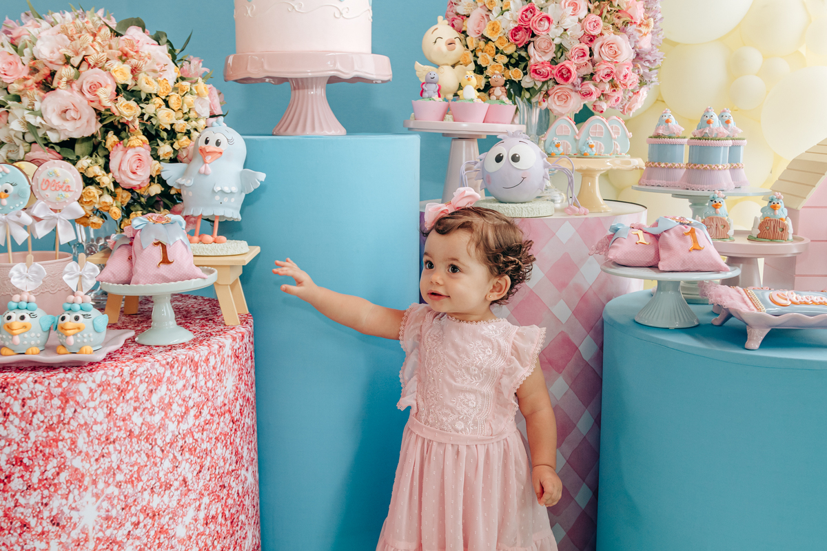 Aniversário infantil decoração luxo galinha pintadinha 1 ano em florianopolis sc scotti produções fotografa thayane peters fotografia especializada em familias doces personalizados