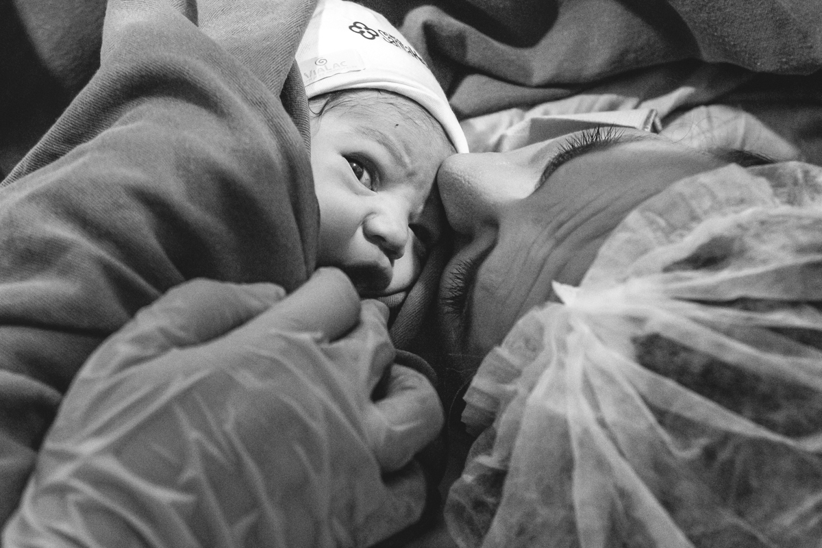 Fotografia e video de parto cesárea na clinica maternidade Santa Helena em florianópolis fotografa palhoça Thayane Peters Fotografia especializada em 