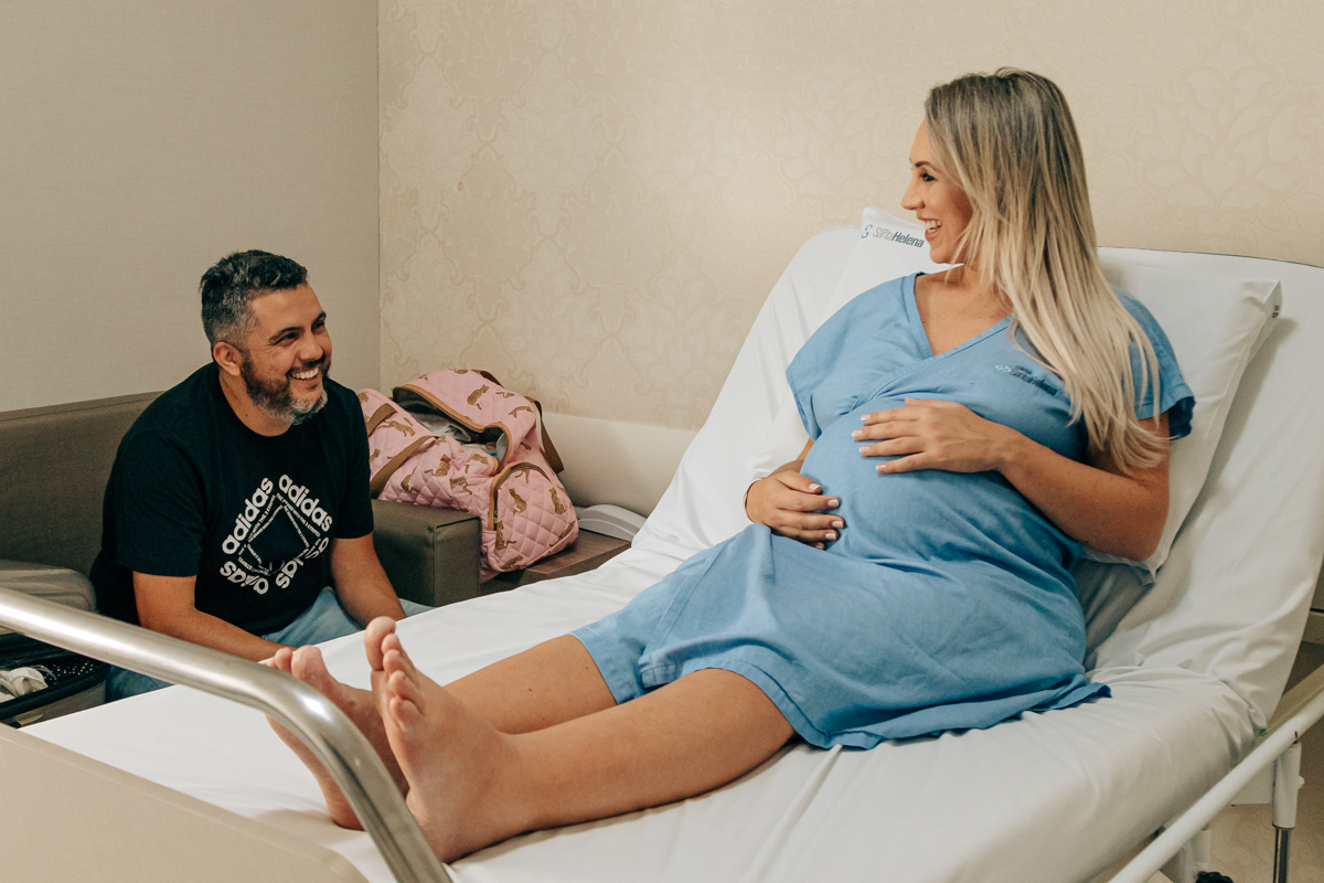 Fotografia e video de parto cesárea na clinica maternidade Santa Helena em florianópolis fotografa palhoça Thayane Peters Fotografia especializada em 
