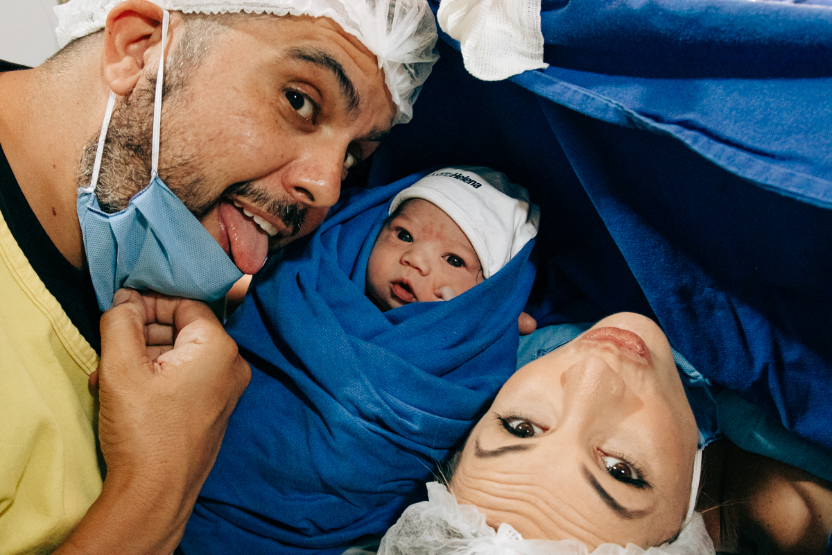 Fotografia e video de parto cesárea na clinica maternidade Santa Helena em florianópolis fotografa palhoça Thayane Peters Fotografia especializada em 