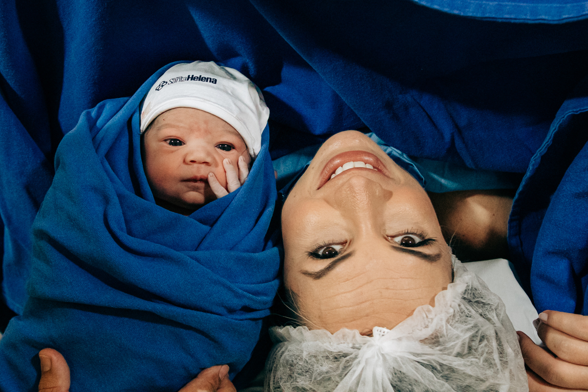 Fotografia e video de parto cesárea na clinica maternidade Santa Helena em florianópolis fotografa palhoça Thayane Peters Fotografia especializada em 