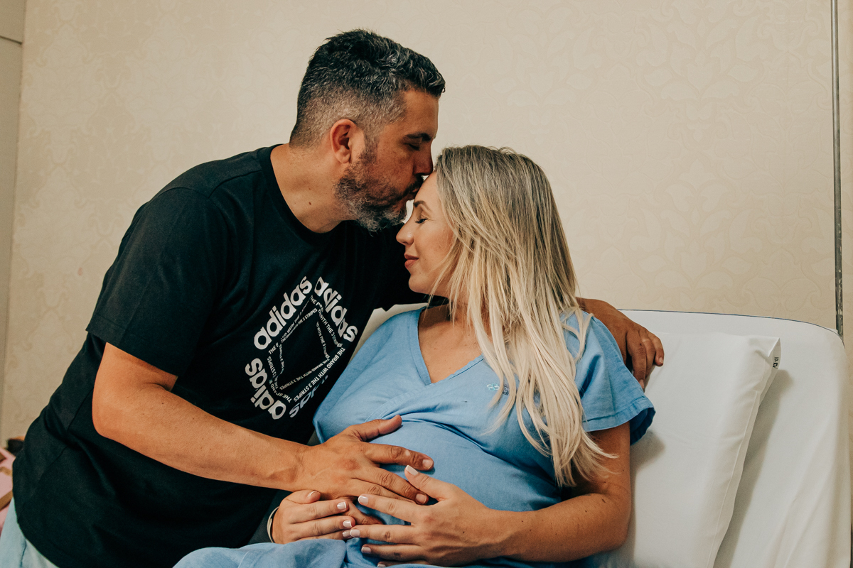 Fotografia e video de parto cesárea na clinica maternidade Santa Helena em florianópolis fotografa palhoça Thayane Peters Fotografia especializada em 