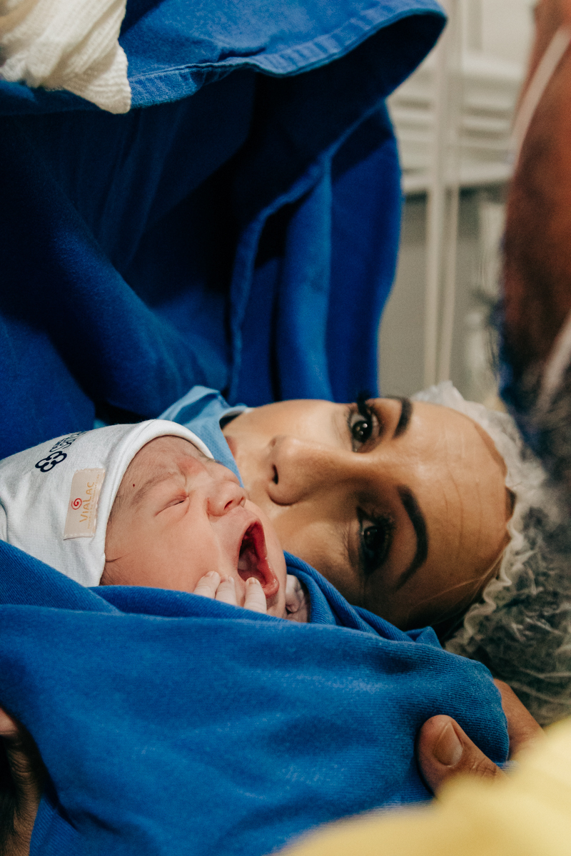 Fotografia e video de parto cesárea na clinica maternidade Santa Helena em florianópolis fotografa palhoça Thayane Peters Fotografia especializada em 