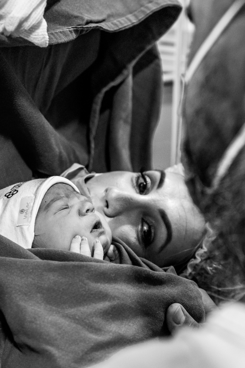 Fotografia e video de parto cesárea na clinica maternidade Santa Helena em florianópolis fotografa palhoça Thayane Peters Fotografia especializada em 