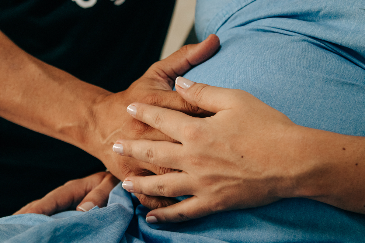 Fotografia e video de parto cesárea na clinica maternidade Santa Helena em florianópolis fotografa palhoça Thayane Peters Fotografia especializada em 