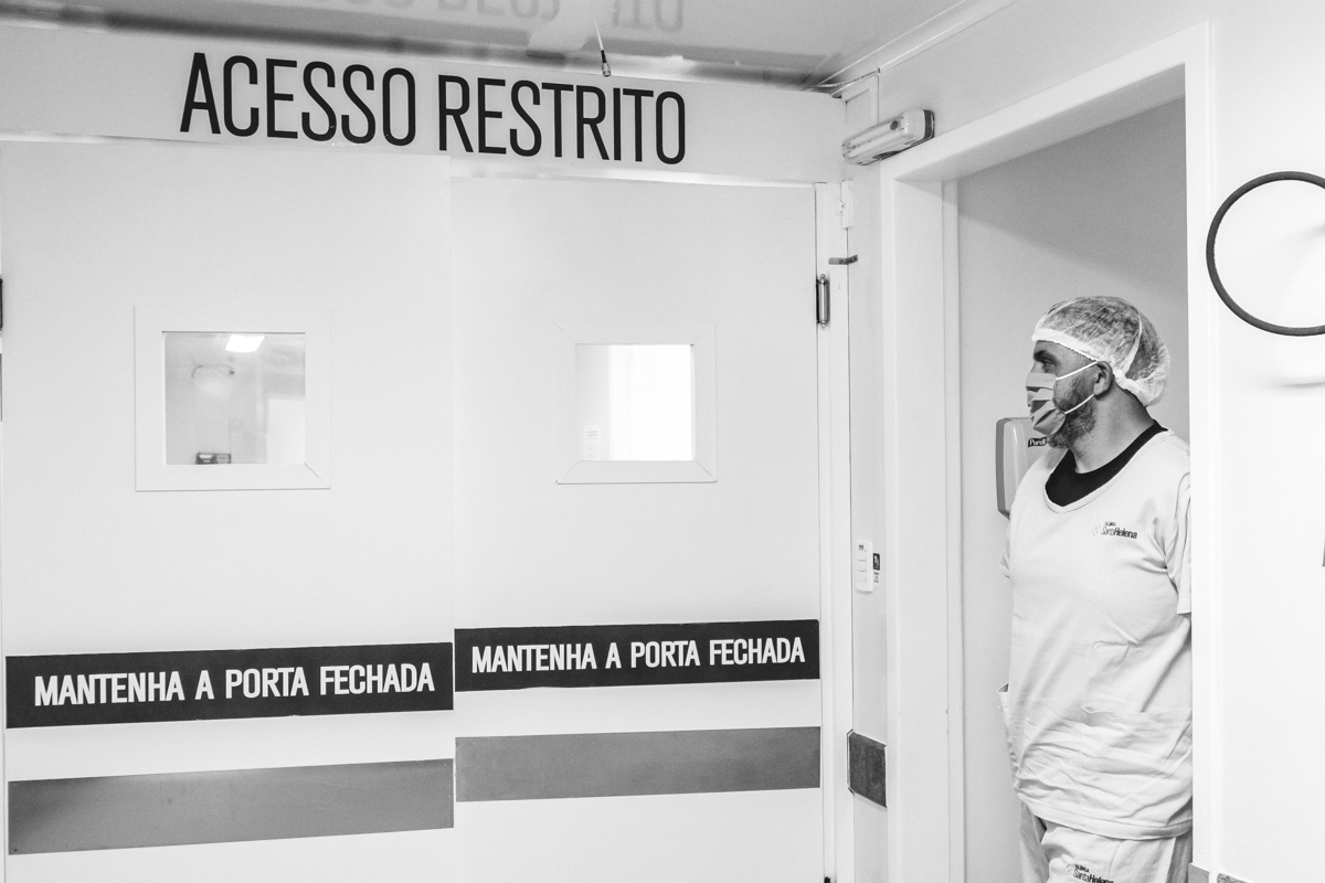 Fotografia e video de parto cesárea na clinica maternidade Santa Helena em florianópolis fotografa palhoça Thayane Peters Fotografia especializada em 