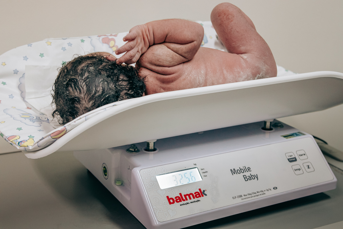 Fotografia e video de parto cesárea na clinica maternidade Santa Helena em florianópolis fotografa palhoça Thayane Peters Fotografia especializada em 