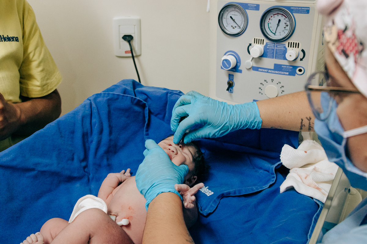 Fotografia e video de parto cesárea na clinica maternidade Santa Helena em florianópolis fotografa palhoça Thayane Peters Fotografia especializada em 