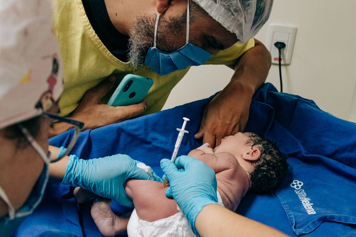 Fotografia e video de parto cesárea na clinica maternidade Santa Helena em florianópolis fotografa palhoça Thayane Peters Fotografia especializada em 