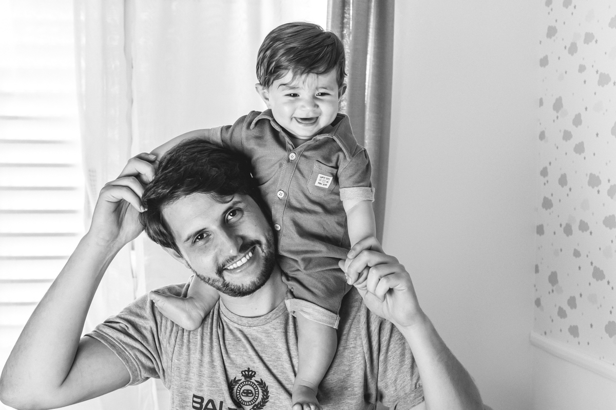 ensaio book fotográfico fotografia de família em florianópolis floripa fotógrafa palhoça são jose em santa catarina sc foto lifestyle de bebê acompanhamento mensal 6 meses espontanêa real simples e natural 