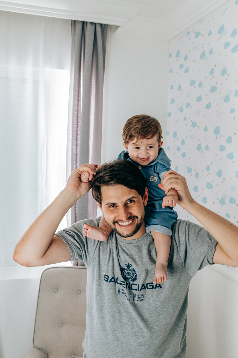 ensaio book fotográfico fotografia de família em florianópolis floripa fotógrafa palhoça são jose em santa catarina sc foto lifestyle de bebê acompanhamento mensal 6 meses espontanêa real simples e natural 