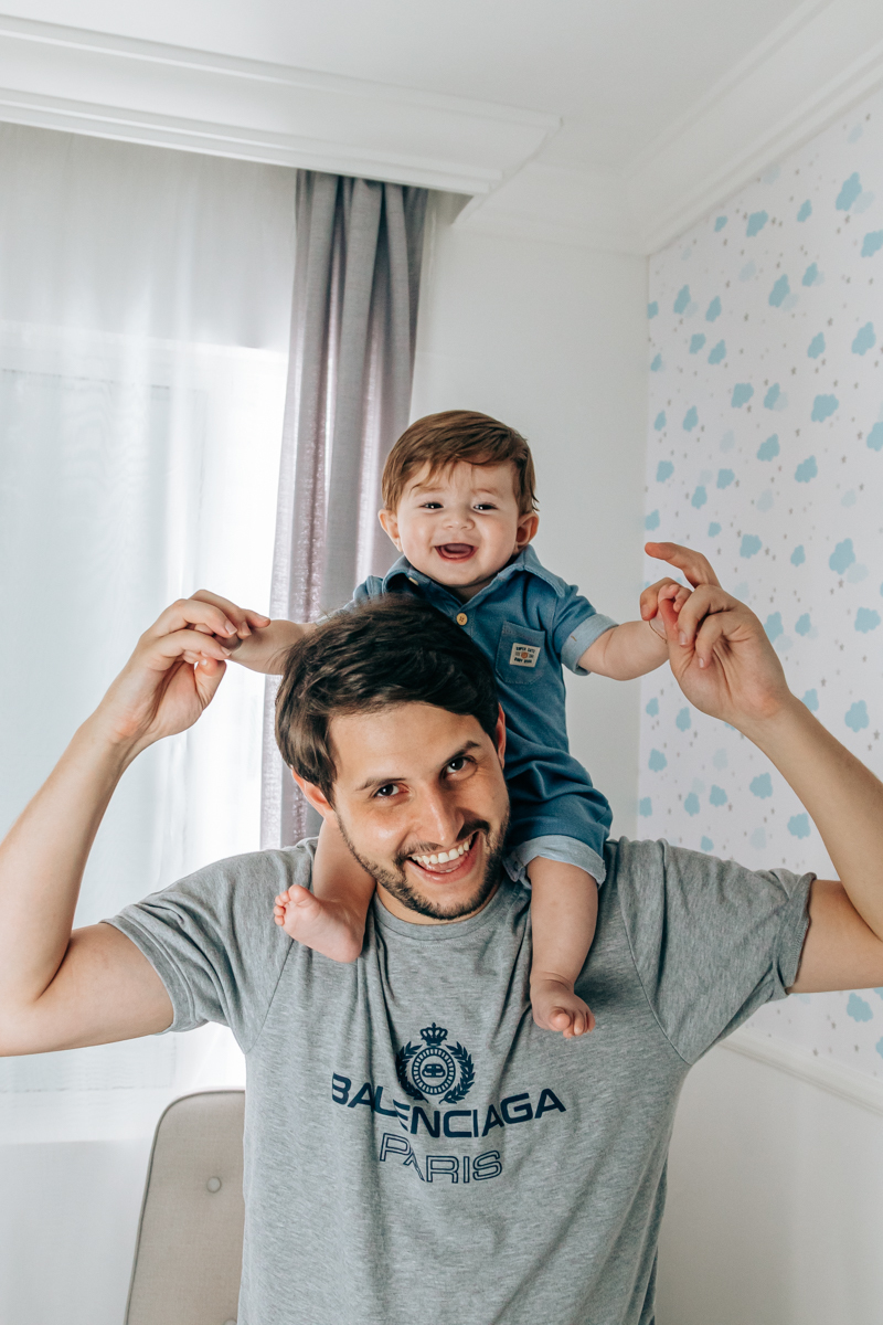 ensaio book fotográfico fotografia de família em florianópolis floripa fotógrafa palhoça são jose em santa catarina sc foto lifestyle de bebê acompanhamento mensal 6 meses espontanêa real simples e natural 