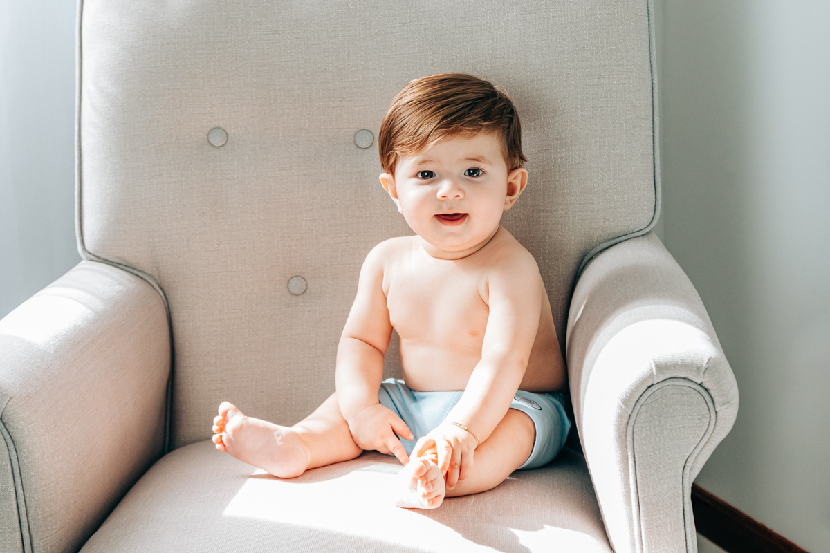 ensaio book fotográfico fotografia de família em florianópolis floripa fotógrafa palhoça são jose em santa catarina sc foto lifestyle de bebê acompanhamento mensal 6 meses espontanêa real simples e natural 