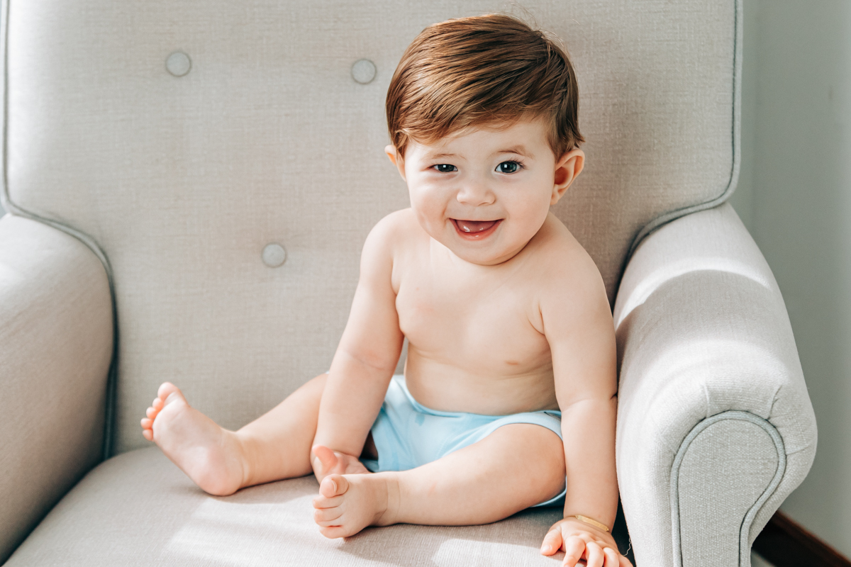 ensaio book fotográfico fotografia de família em florianópolis floripa fotógrafa palhoça são jose em santa catarina sc foto lifestyle de bebê acompanhamento mensal 6 meses espontanêa real simples e natural 