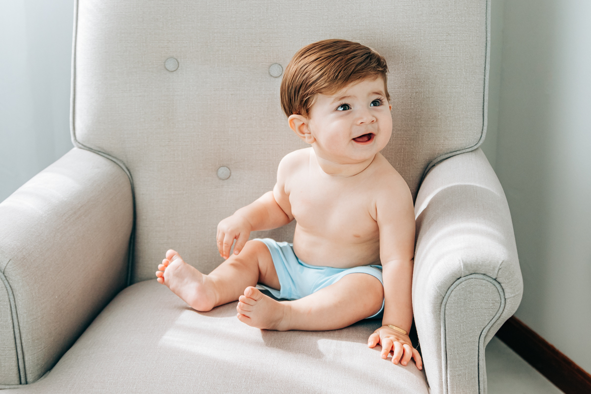 ensaio book fotográfico fotografia de família em florianópolis floripa fotógrafa palhoça são jose em santa catarina sc foto lifestyle de bebê acompanhamento mensal 6 meses espontanêa real simples e natural 