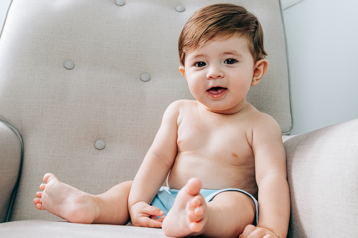 ensaio book fotográfico fotografia de família em florianópolis floripa fotógrafa palhoça são jose em santa catarina sc foto lifestyle de bebê acompanhamento mensal 6 meses espontanêa real simples e natural 