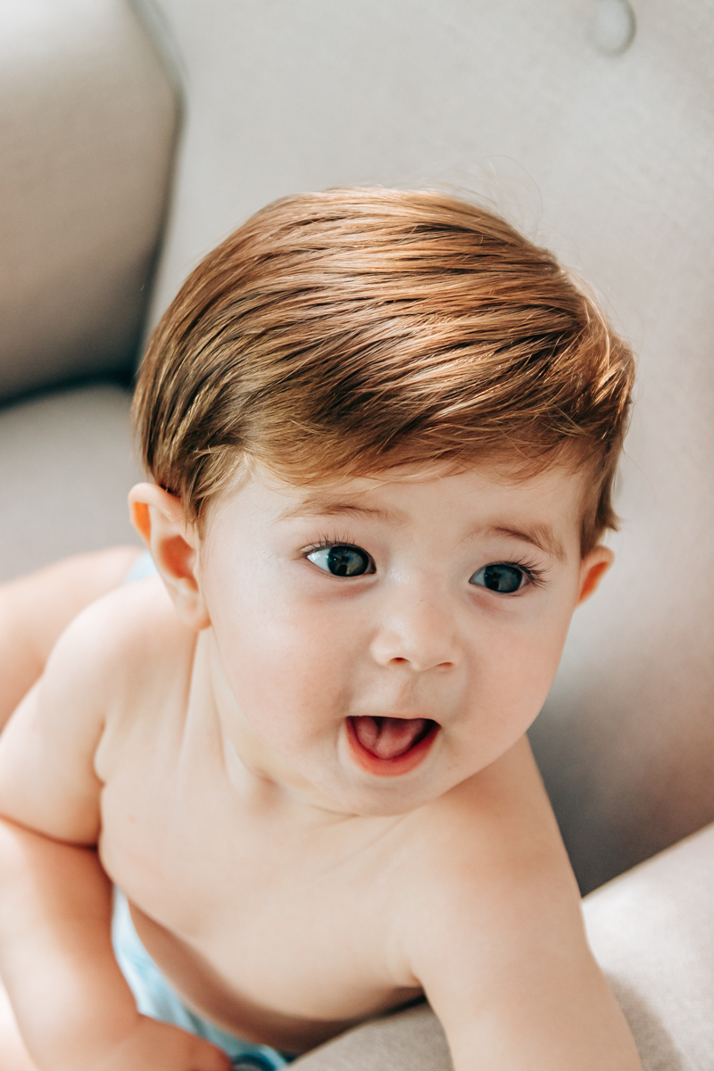 ensaio book fotográfico fotografia de família em florianópolis floripa fotógrafa palhoça são jose em santa catarina sc foto lifestyle de bebê acompanhamento mensal 6 meses espontanêa real simples e natural 