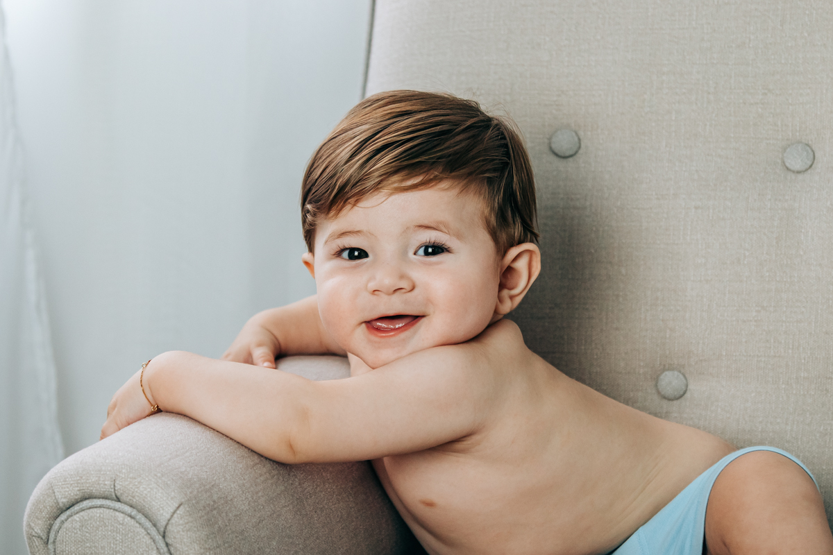 ensaio book fotográfico fotografia de família em florianópolis floripa fotógrafa palhoça são jose em santa catarina sc foto lifestyle de bebê acompanhamento mensal 6 meses espontanêa real simples e natural 