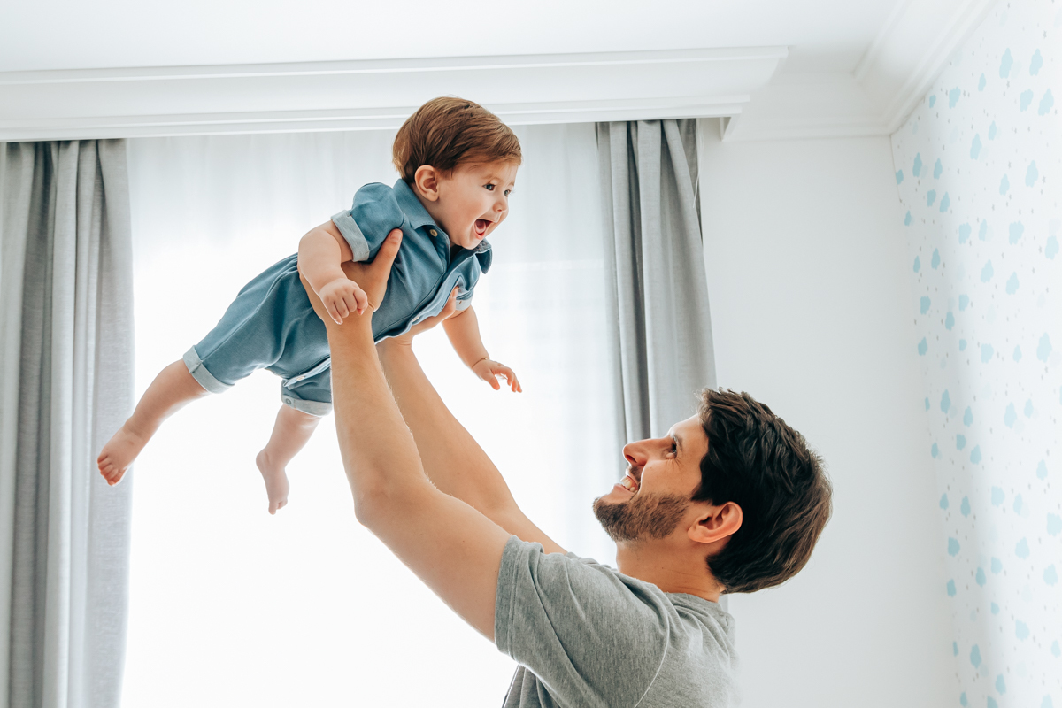 ensaio book fotográfico fotografia de família em florianópolis floripa fotógrafa palhoça são jose em santa catarina sc foto lifestyle de bebê acompanhamento mensal 6 meses espontanêa real simples e natural 