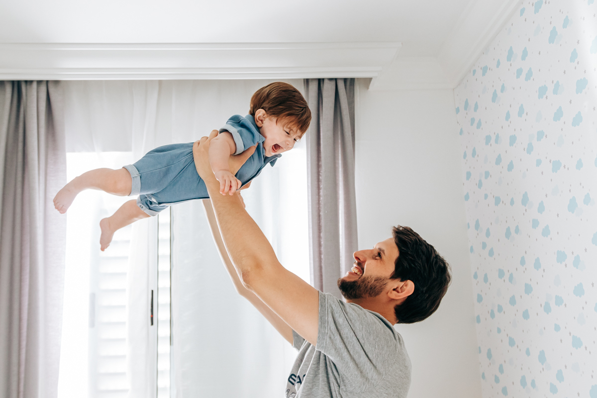 ensaio book fotográfico fotografia de família em florianópolis floripa fotógrafa palhoça são jose em santa catarina sc foto lifestyle de bebê acompanhamento mensal 6 meses espontanêa real simples e natural 