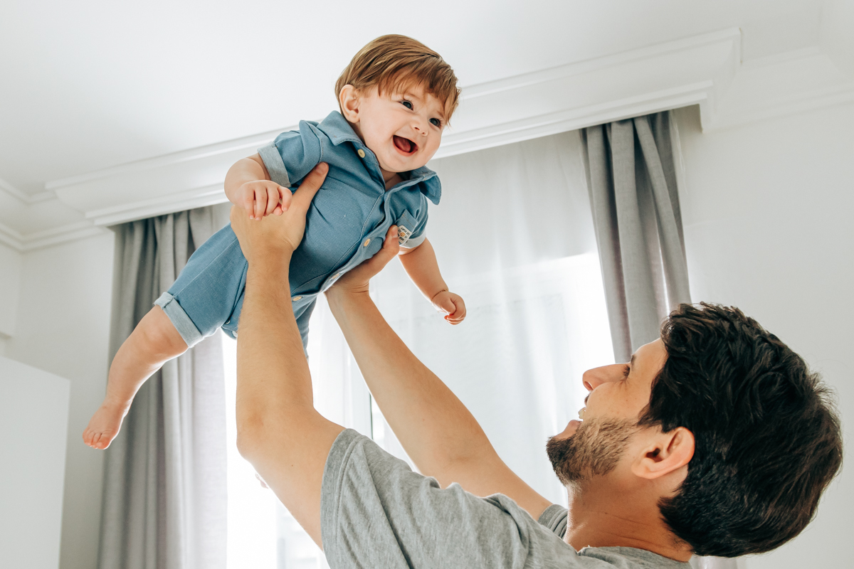 ensaio book fotográfico fotografia de família em florianópolis floripa fotógrafa palhoça são jose em santa catarina sc foto lifestyle de bebê acompanhamento mensal 6 meses espontanêa real simples e natural 