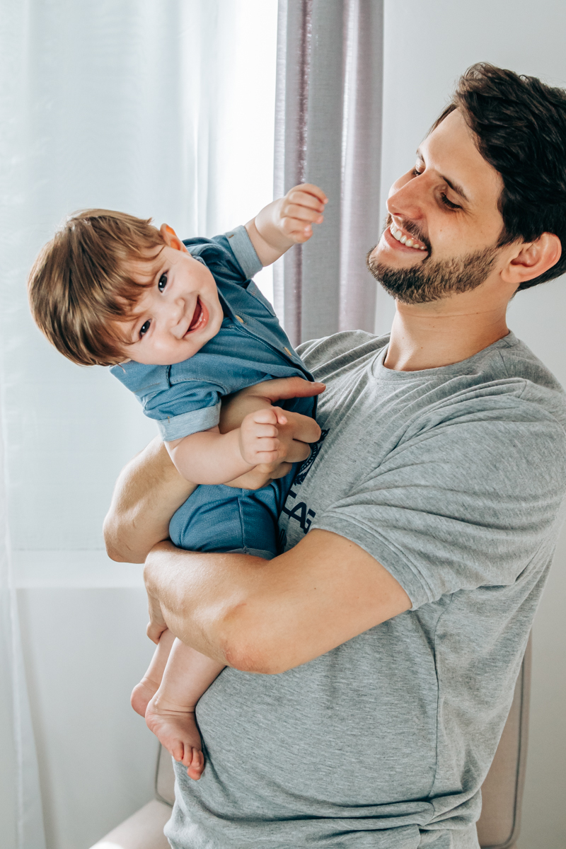 ensaio book fotográfico fotografia de família em florianópolis floripa fotógrafa palhoça são jose em santa catarina sc foto lifestyle de bebê acompanhamento mensal 6 meses espontanêa real simples e natural 