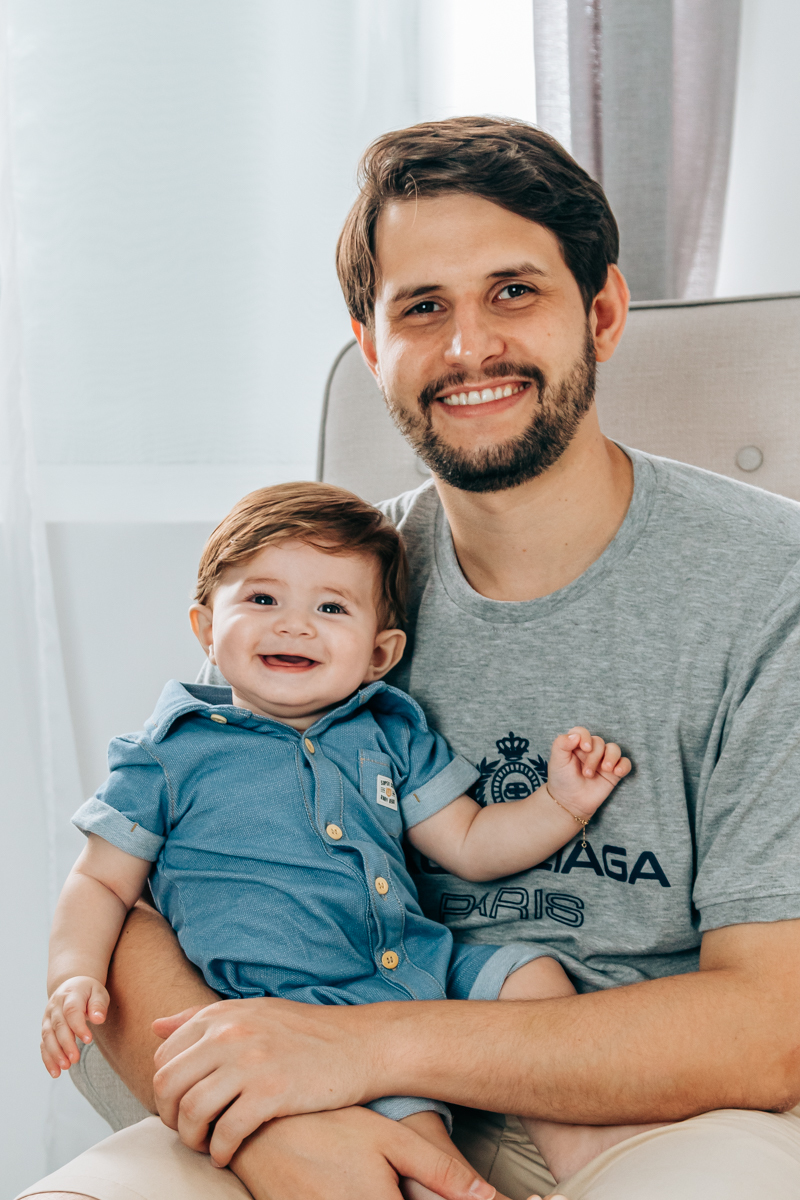 ensaio book fotográfico fotografia de família em florianópolis floripa fotógrafa palhoça são jose em santa catarina sc foto lifestyle de bebê acompanhamento mensal 6 meses espontanêa real simples e natural 