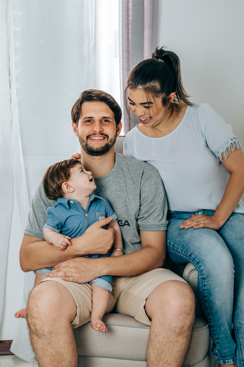 ensaio book fotográfico fotografia de família em florianópolis floripa fotógrafa palhoça são jose em santa catarina sc foto lifestyle de bebê acompanhamento mensal 6 meses espontanêa real simples e natural 