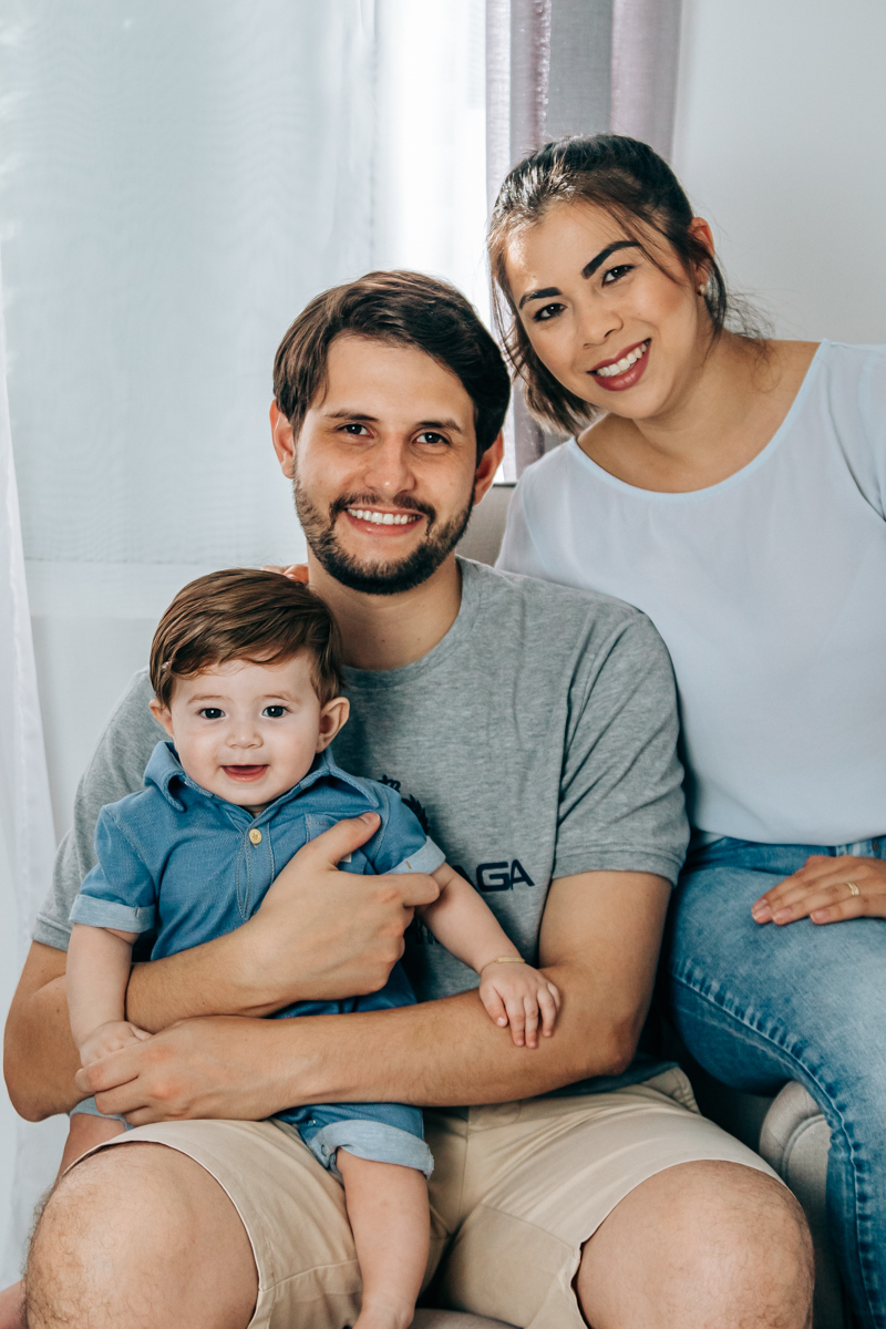 ensaio book fotográfico fotografia de família em florianópolis floripa fotógrafa palhoça são jose em santa catarina sc foto lifestyle de bebê acompanhamento mensal 6 meses espontanêa real simples e natural 