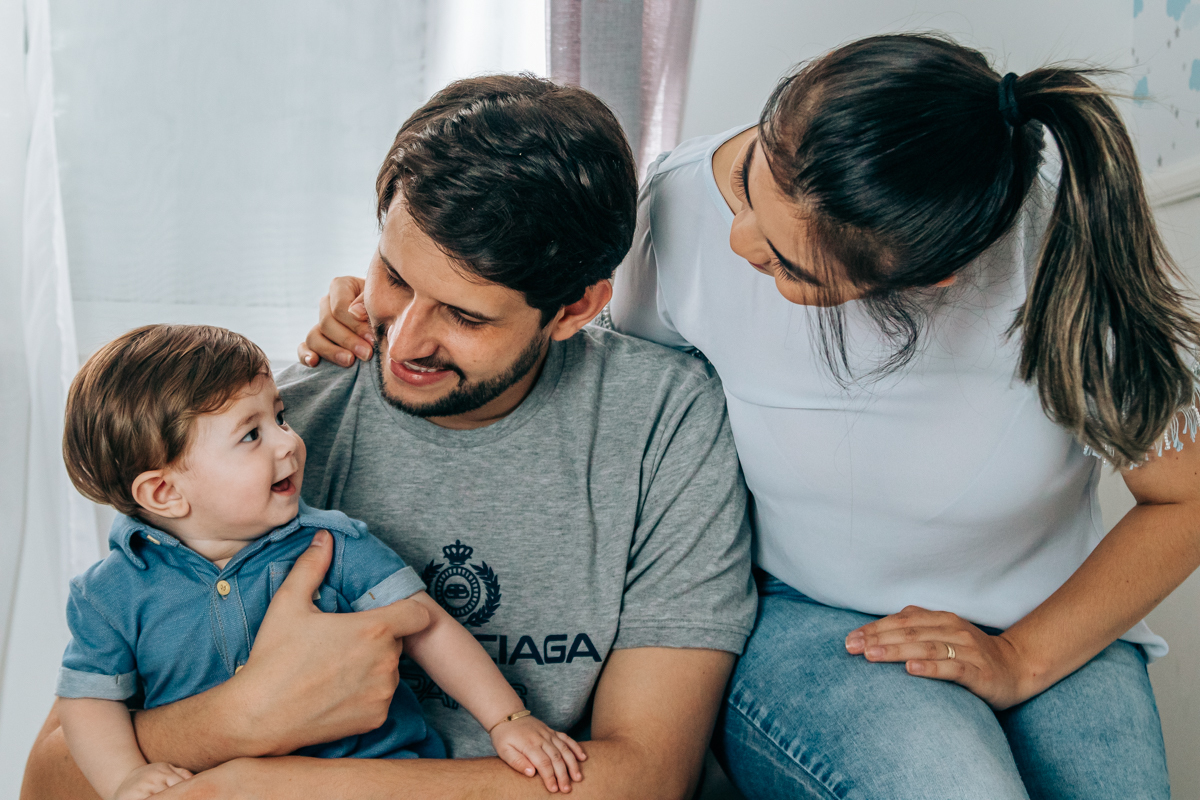 ensaio book fotográfico fotografia de família em florianópolis floripa fotógrafa palhoça são jose em santa catarina sc foto lifestyle de bebê acompanhamento mensal 6 meses espontanêa real simples e natural 