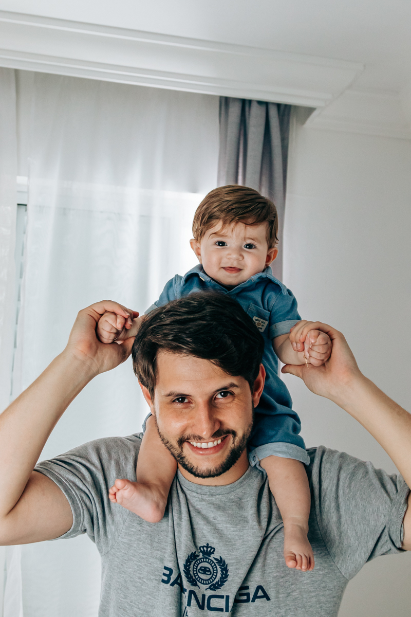 ensaio book fotográfico fotografia de família em florianópolis floripa fotógrafa palhoça são jose em santa catarina sc foto lifestyle de bebê acompanhamento mensal 6 meses espontanêa real simples e natural 