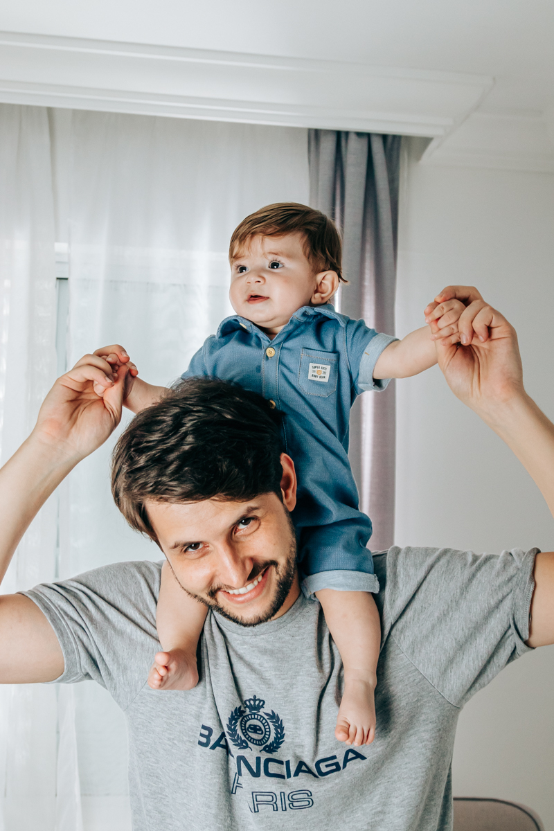 ensaio book fotográfico fotografia de família em florianópolis floripa fotógrafa palhoça são jose em santa catarina sc foto lifestyle de bebê acompanhamento mensal 6 meses espontanêa real simples e natural 