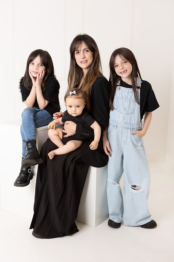 ensaio família, fotos de família em estúdio, fotografia de pais e filhos, retratos de família, foto de mãe e filhos, foto de pai e filhos, foto de mãe e pai com filhos, ensaio fotográfico de família, sessão de fotos em família , fotos de irmãs, 