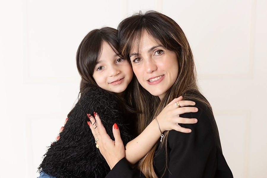 ensaio família, fotos de família em estúdio, fotografia de pais e filhos, retratos de família, foto de mãe e filhos, foto de pai e filhos, foto de mãe e pai com filhos, ensaio fotográfico de família, sessão de fotos em família , fotos de irmãs, 