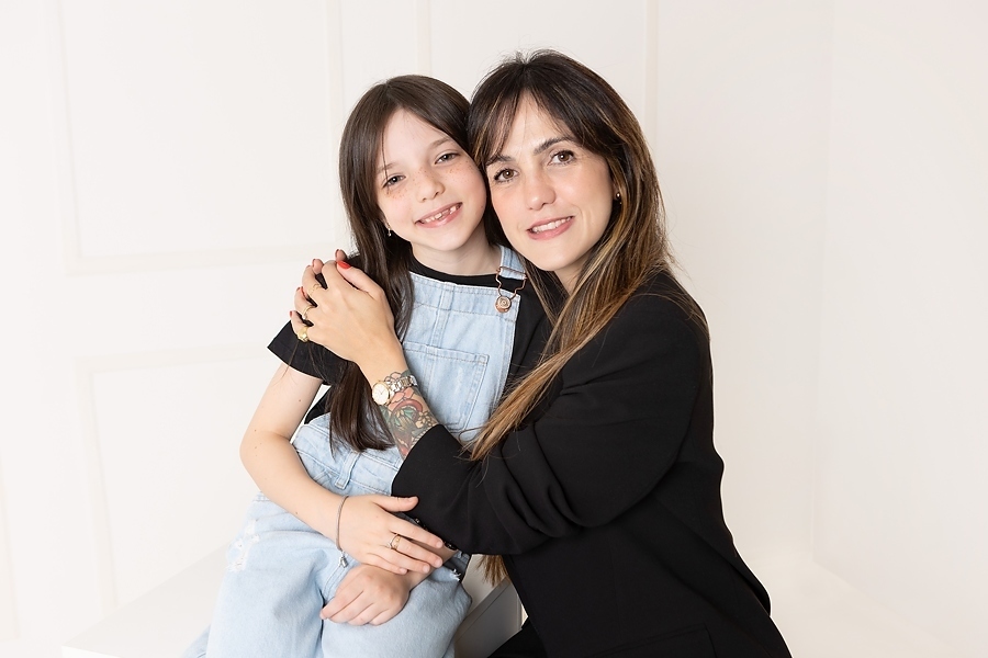 ensaio família, fotos de família em estúdio, fotografia de pais e filhos, retratos de família, foto de mãe e filhos, foto de pai e filhos, foto de mãe e pai com filhos, ensaio fotográfico de família, sessão de fotos em família , fotos de irmãs, 