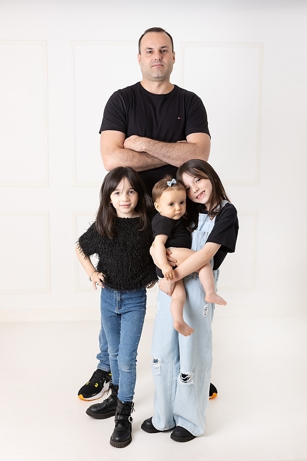 ensaio família, fotos de família em estúdio, fotografia de pais e filhos, retratos de família, foto de mãe e filhos, foto de pai e filhos, foto de mãe e pai com filhos, ensaio fotográfico de família, sessão de fotos em família , fotos de irmãs, 